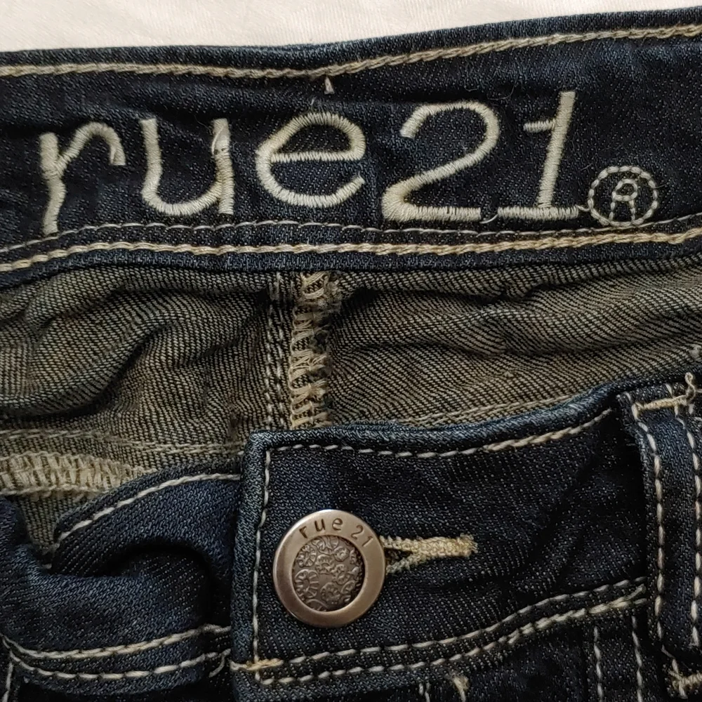 Rue 21 Junior's Size 7/8 Distressed Capri